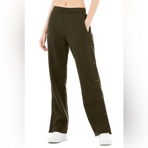 Courtside tearaway snap pant
very lightly used